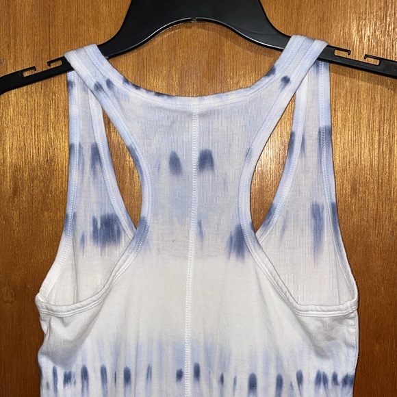 •UNIVERSAL THREAD•WHITE & BLUE RIBBED TIE-DYE RACERBACK TANK TOP SIZE MEDIUM - Picture 10 of 11